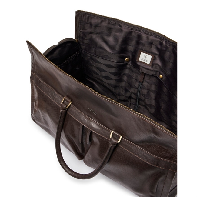 Lækker brun weekendtaske med indbygget dragtpose fra saddler