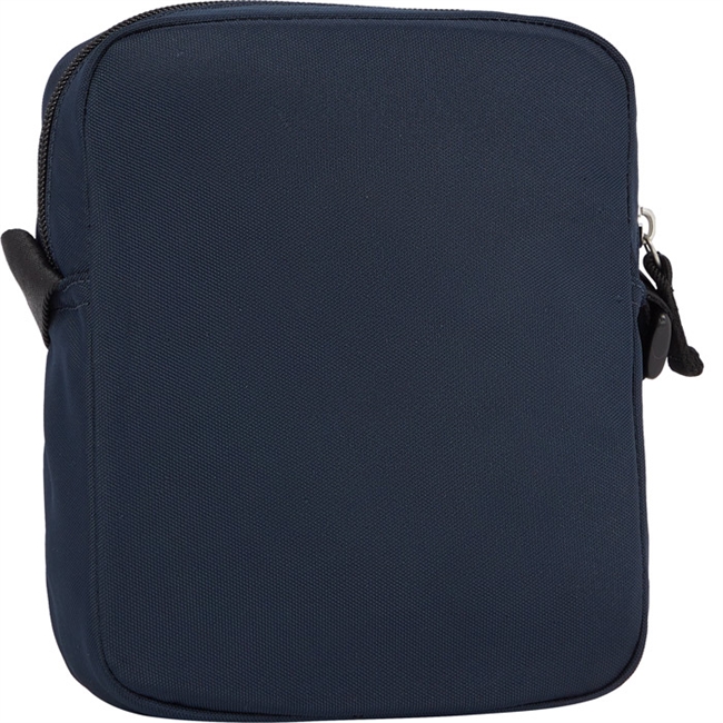 Smart lille crossover taske fra Tommy Hilfiger i blå.
