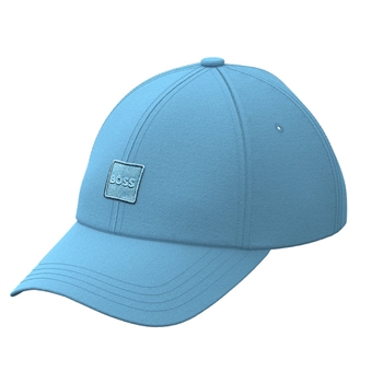 Smart lyseblå cap fra BOSS med logo.