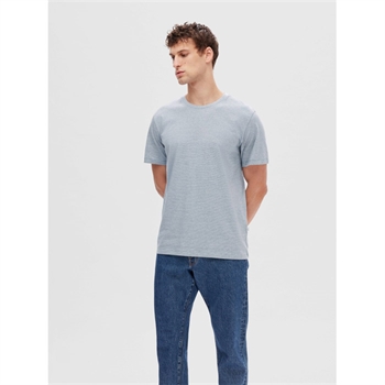 Smal Stribet T-Shirt fra Selected i blå og hvid.