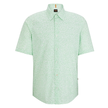 Lækker sommerskjorte fra BOSS med let lyst grønt mønster.
