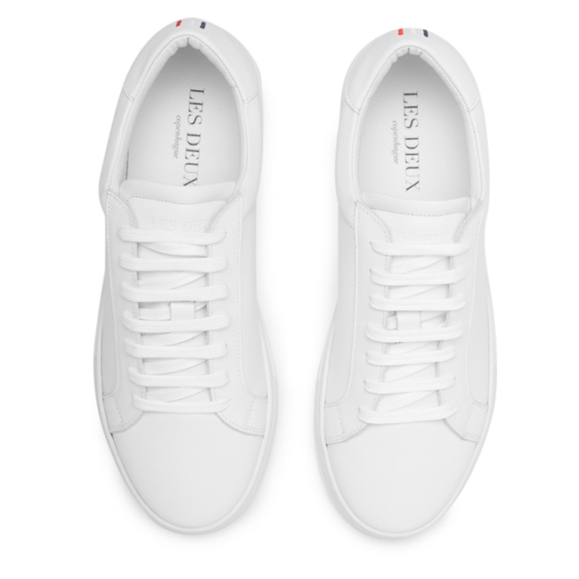 Moderne og Smart Hvid Les Deux Sneaker.