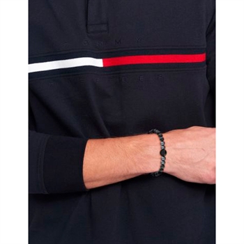 Elastisk armbånd i grå og sorte perler fra Tommy Hilfiger.