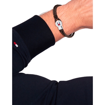 Lækkert læder armbånd i brun med stål lukning fra Tommy Hilfiger