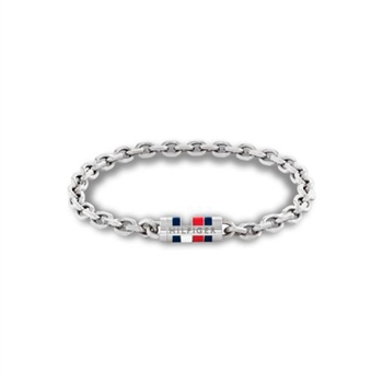 Moderne sølvtonet armbånd fra Tommy Hilfiger med logo og signaturstriber