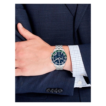 Lækkert sølvtonet quartz ur fra Tommy Hilfiger med blå skive