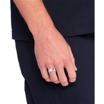 Moderne stål ring i sølvtone med logo fra Tommy Hilfiger