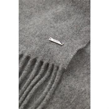 Lækkert BOSS halstørklæde i grå