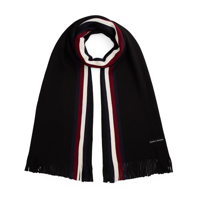 Stilrent sort tørklæde fra Tommy Hilfiger med brandets ikoniske striber
