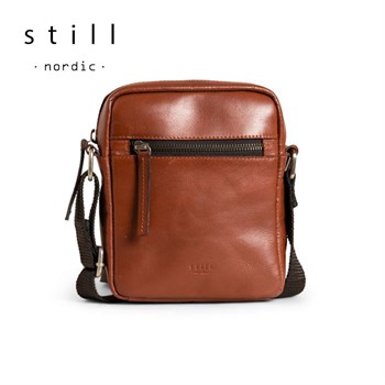 Still Nordic Clean Zip Small Messenger Taske Cognac