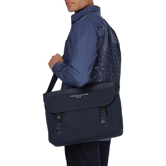 Tommy Hilfiger Established Messenger Computer Bag 