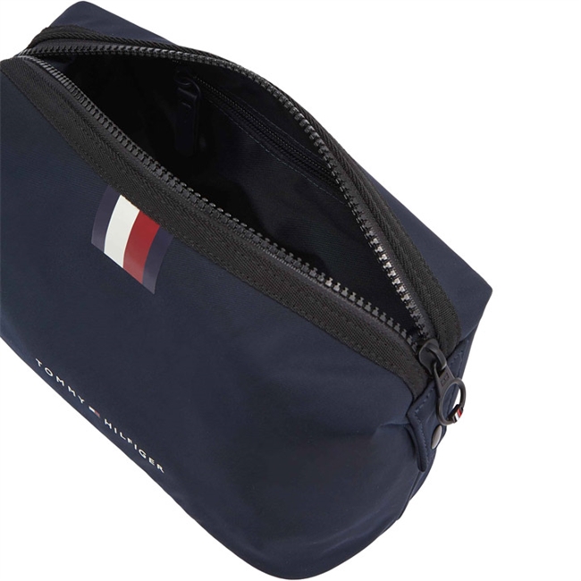 lækker og smart blå Tommy Hilfiger toilettaske
