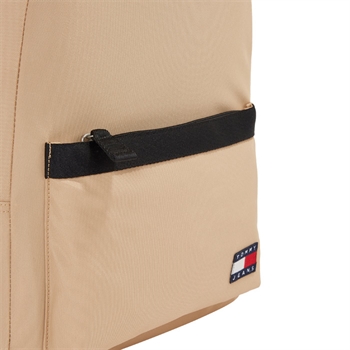 Smart sand farvet rygsæk fra Tommy Hilfiger.