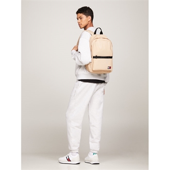 Smart sand farvet rygsæk fra Tommy Hilfiger.