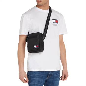 Smart lille sort crossover taske fra Tommy Hilfiger.