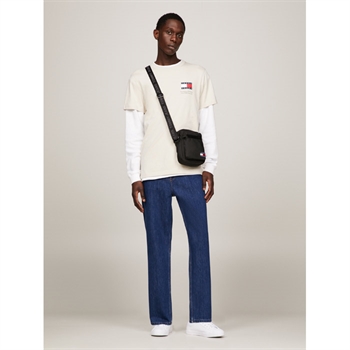 Smart lille sort crossover taske fra Tommy Hilfiger.