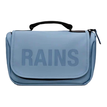 Stilren vandtæt toilettaske i støvet blå med logo fra RAINS