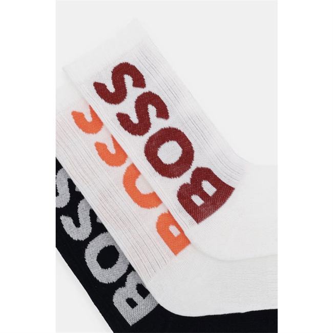 Lækker 3-pak hvide/navy sokker fra BOSS med logo i farver