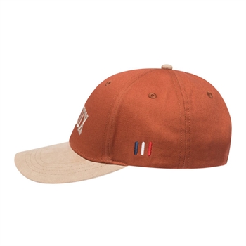 Rustfarvet cap med sandfarvede detaljer fra Les Deux.