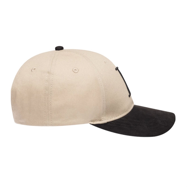 Stilfuld sandfarvet cap med sorte detaljer fra Les Deux.