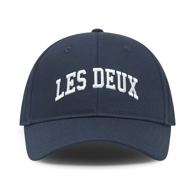 Smart cap i navy fra Les Deux