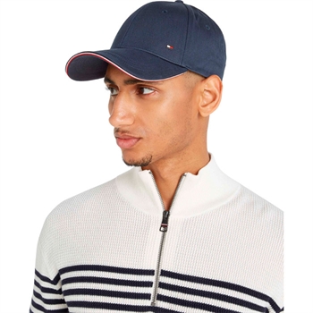 Flot og stilfuld blå cap med lille logo fra Tommy Hilfiger.