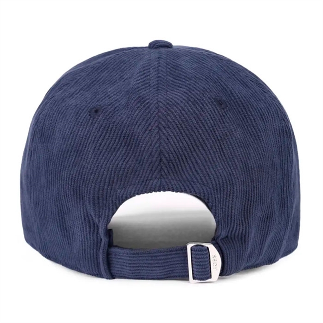Moderne fløjls cap i navy fra BOSS med logo