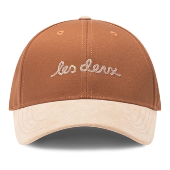 Lækker brun / beige cap fra Les Deux med broderi