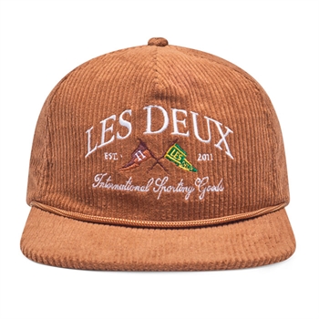 Moderne brun cap fra Les Deux med college inspireret brodering i fronten