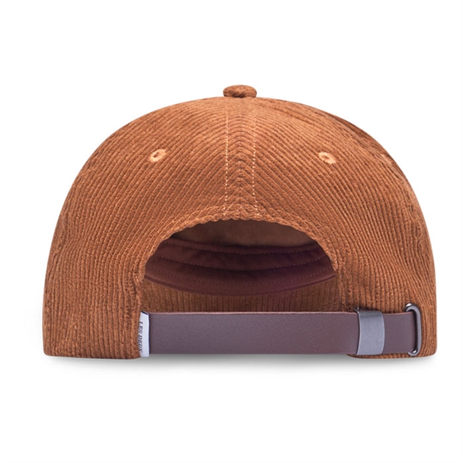 Moderne brun cap fra Les Deux med college inspireret brodering i fronten