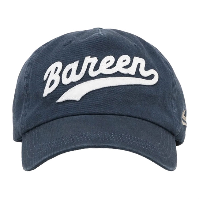 Moderne baseball cap med broderet logo detalje i fronten fra Bareen
