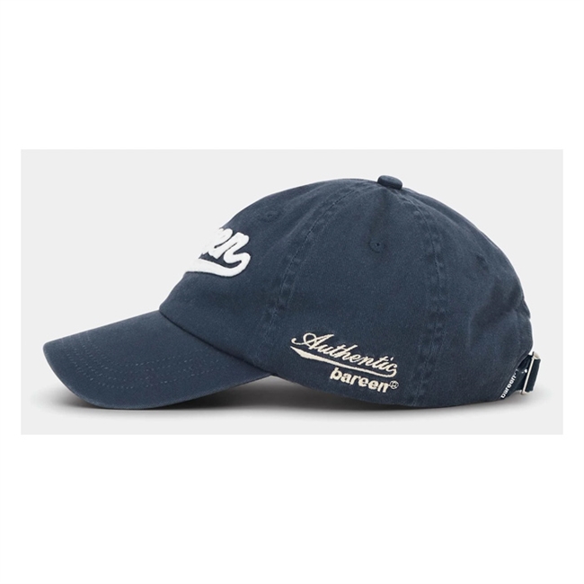 Moderne baseball cap med broderet logo detalje i fronten fra Bareen