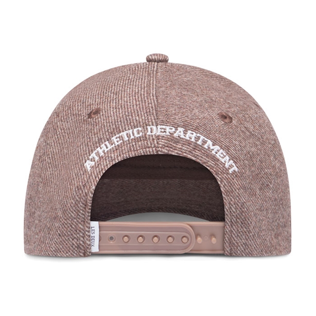 Moderne grå baseball cap fra Les Deux med broderet logo i fronten
