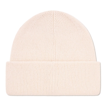Pæn beanie i sand farve fra Les Deux med broderet logo i fronten