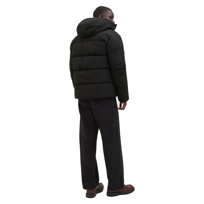 Lækker og behagelig puffer jakke i sort fra Jack & Jones