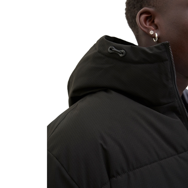 Lækker og behagelig puffer jakke i sort fra Jack & Jones