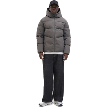Lækker og behagelig puffer jakke i grå fra Jack & Jones
