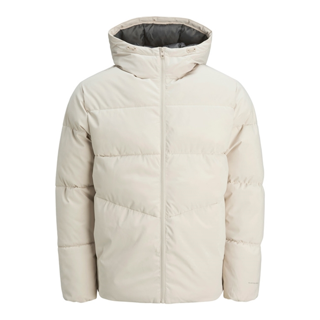 Lækker og behagelig puffer jakke i sand farve fra Jack & Jones