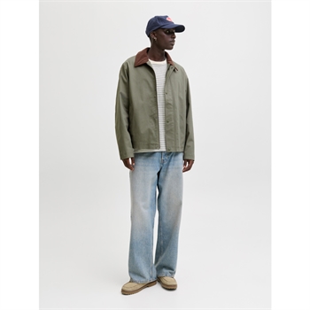 Moderne overgangsjakke i army grøn fra Jack & Jones