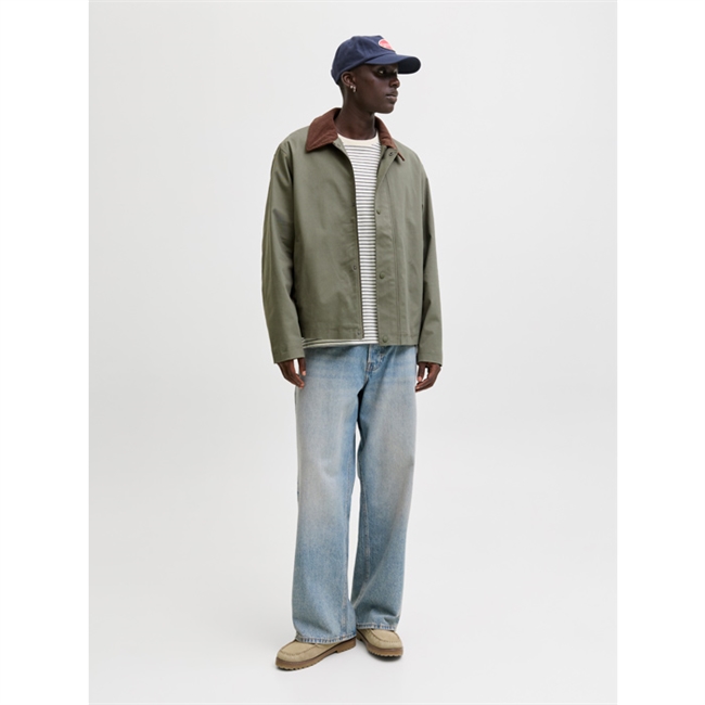 Moderne overgangsjakke i army grøn fra Jack & Jones