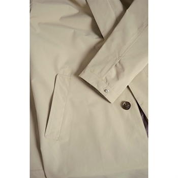 Stilfuld beige frakke fra Matinique