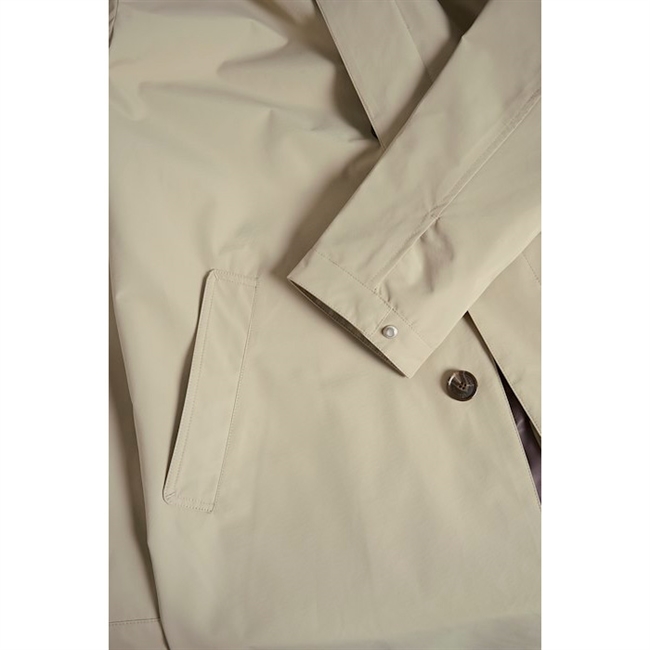 Stilfuld beige frakke fra Matinique