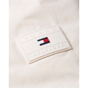 Stilren jakke fra Tommy Hilfiger i farven off white