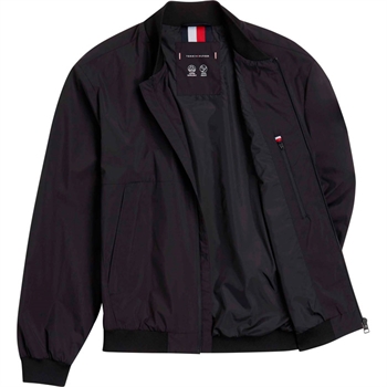 Flot let forårs jakke i sort fra Tommy Hilfiger.