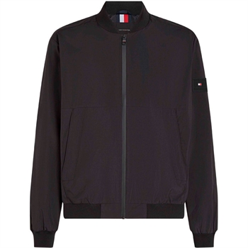 Flot let forårs jakke i sort fra Tommy Hilfiger.