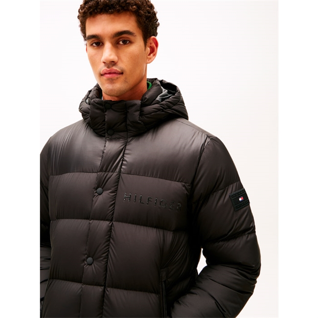 Stilren jakke i sort fra Tommy Hilfiger 