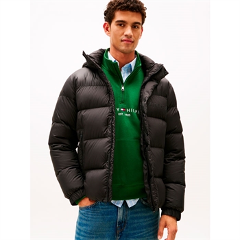 Stilren jakke i sort fra Tommy Hilfiger 