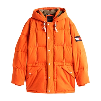 Moderne vinterjakke i orange fra Tommy Hilfiger med logo på siden