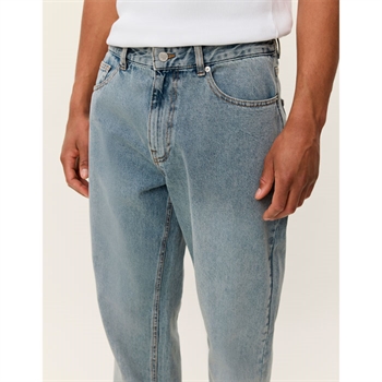 Klassiske stilrene jeans i lyseblå fra Les Deux