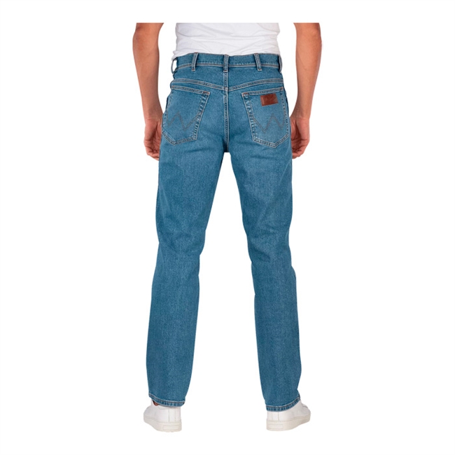 Stilrene jeans i lyseblå fra Wrangler